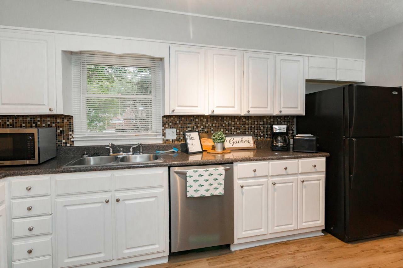 אוסטל Luxury Home W/Gameroom Kingsizebed Near Six Flags מראה חיצוני תמונה